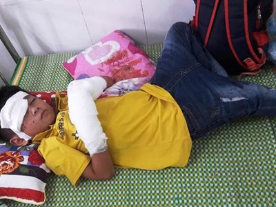 Cảnh báo "nóng" đối với các bậc phụ huynh: Không nên để trẻ chơi điện thoại khi đang sạc pin