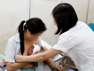 Đắp lá chữa ung thư: Người bệnh tự từ chối cơ hội chữa bệnh