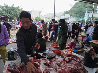 Trẻ đang ăn quá nhiều thịt, hơn 200% so với nhu cầu
