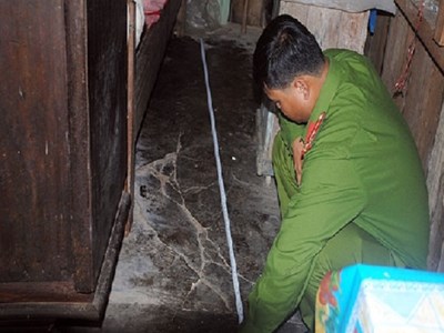 Khởi tố thiếu niên 16 tuổi đâm cụ già, cướp 503.000 đồng