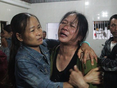 Vụ 4 người bị điện giật chết tại Hà Tĩnh: Sao lại "né" trách nhiệm?