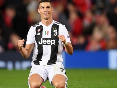Ronaldo vượt Selena Gomez, trở thành ngôi sao số 1 trên mạng xã hội