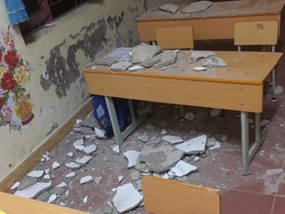 Hải Phòng: Bị vữa trần nhà rơi trúng đầu, 3 học sinh lớp 1 nhập viện cấp cứu