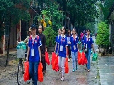 Sinh viên văn hóa mang “Câu chuyện của những chiếc giày” đến Làng phong Quy Hòa