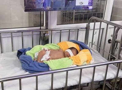 Nghệ An: Học sinh Làng trẻ SOS phát hiện bé sơ sinh bị bỏ rơi