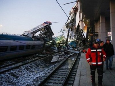 Tai nạn tàu cao tốc nghiêm trọng tại Thổ Nhĩ Kỳ, 47 người thương vong