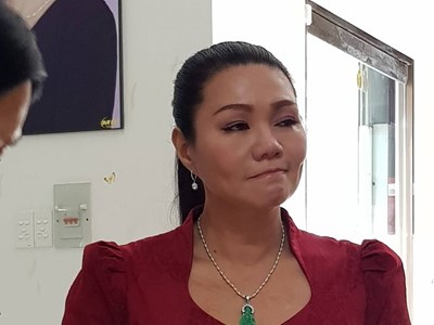 Ngọc Huyền khóc, xin lỗi khán giả vì hủy liveshow vào giờ chót