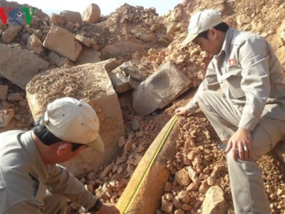 Phát hiện bom​ "khủng" gần khu vực cửa khẩu Lao Bảo