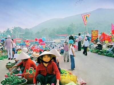 “Trầu cau em gánh đi phiên chợ Gò”