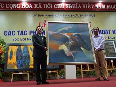 Bảo tàng Mỹ thuật Huế tiếp nhận 47 tác phẩm do các tổ chức, cá nhân trao tặng