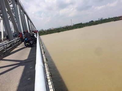 Nữ kế toán trường mầm non nhảy sông Lam tự tử