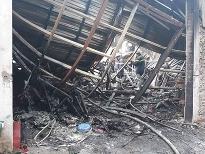 Ba mẹ con cùng tử vong trong vụ cháy nhà xưởng tại Hà Nội