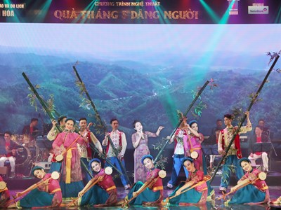 Chương trình nghệ thuật Quà tháng 5 dâng Người: Đêm của những xúc cảm sâu lắng, ngọt ngào