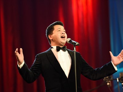 Chương trình nghệ thuật Quà tháng Năm dâng Người : “Hát về Bác bằng những xúc cảm chân thành”