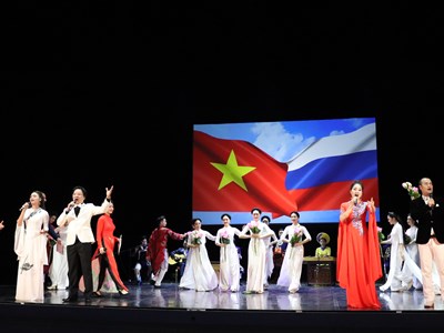 Nghệ thuật Việt toả sáng trong ​​​​​​​"Cung điện Mùa Đông”