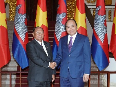 Thủ tướng đề nghị Campuchia tạo thuận lợi cho Việt kiều và doanh nghiệp Việt