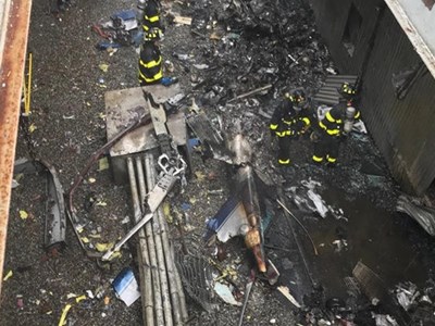 Hiện trường vụ trực thăng đâm vào nóc cao ốc giữa trung tâm New York