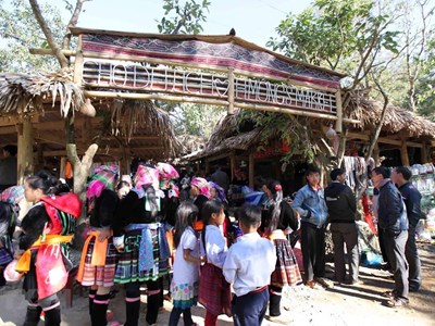 Bảo tồn di sản gắn với phát triển du lịch - Hướng đi bền vững