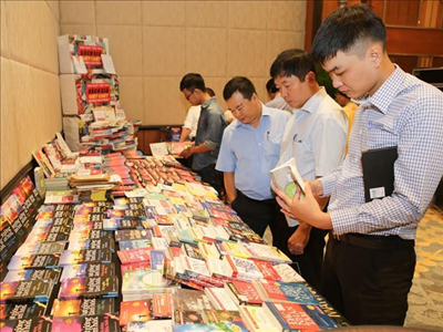 Ngang nhiên "bùng phát" như... nạn sách giả
