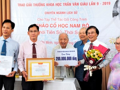 “Khảo cổ học Nam Bộ- Thời tiền sử và thời sơ sử” được trao giải thưởng Trần Văn Giàu 2019