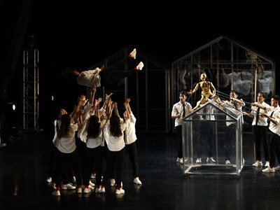 Mùa xuân thiêng liêng được đánh giá bạo liệt, điên rồ đã trở lại