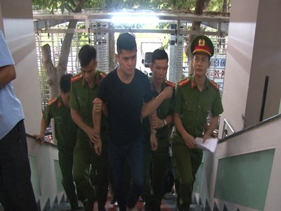 Bắt giam bác sĩ hiếp dâm và hành hung nữ đồng nghiệp