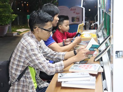 Thư viện KHTH Đà Nẵng ra mắt xe ô tô tư viện lưu động - đa phương tiện