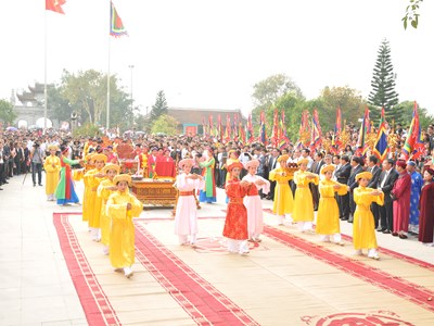 Lễ hội tôn vinh tín ngưỡng thờ Mẫu và Hội làng Việt cổ: Hàng trăm nghệ sĩ và nhân dân cùng tham gia trình diễn