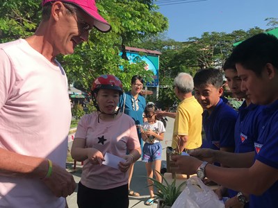 Hội An: Đổi rác thải lấy quà tặng mới