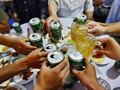 Thực hiện Luật Phòng, chống tác hại của rượu bia: Một bàn tay không thể vỗ thành tiếng
