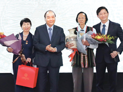 Dấu chân trên “sa mạc”