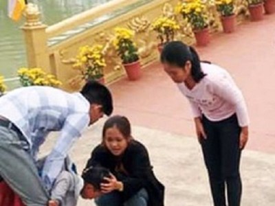 Nghệ An: Thầy giáo cứu một em nhỏ rơi xuống hồ nước khi đi vãn cảnh chùa