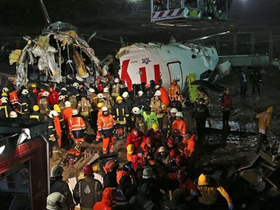 Máy bay Thổ Nhĩ Kỳ trượt khỏi đường băng