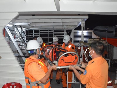 Bà Rịa-Vũng Tàu: Cứu nạn thuyền viên có dấu hiệu tai biến trên biển