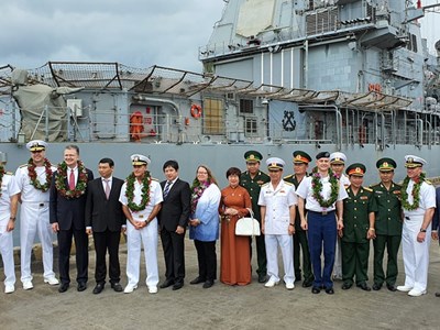 Đà Nẵng đón tàu sân bay Hoa Kỳ cập cảng Tiên Sa