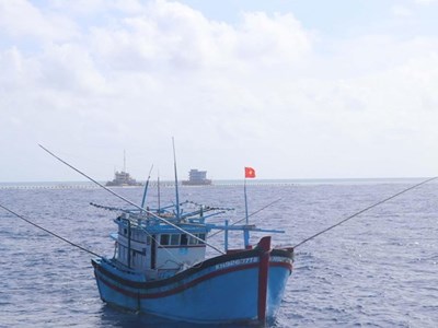 Ngư dân vẫn vươn khơi, bám biển ở ngư trường Hoàng Sa, Trường Sa