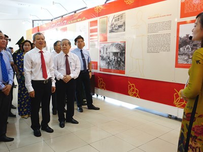 TT-Huế: Triển lãm “Hồ Chí Minh- Những nét phác họa chân dung”