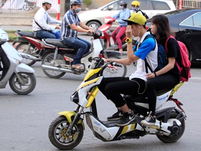 Quy định mới khiến học sinh "hết cửa" vô tư chạy xe đạp điện, xe máy