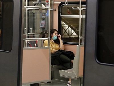 Hy Lạp buộc đeo khẩu trang ở tất cả không gian công cộng