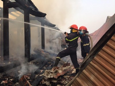 Cháy nhà thờ họ ở Nghệ An trong ngày rằm tháng Bảy