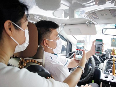 Nhiều ưu đãi cho hành khách chọn phương thức thanh toán không dùng tiền mặt