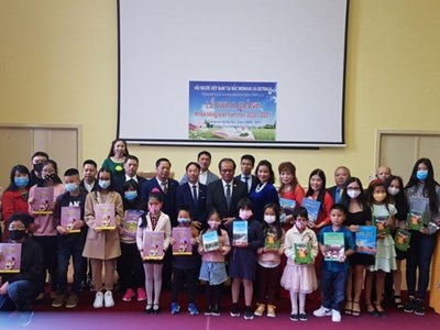 Khai giảng khóa học tiếng Việt dành cho con em cộng đồng Việt tại Cộng hoà Séc