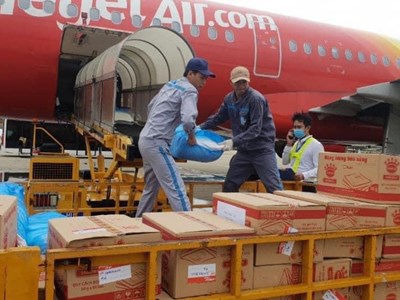 Chung tay hướng về miền Trung, cùng Vietjet góp 10.000 đồng ủng hộ mỗi vé bay