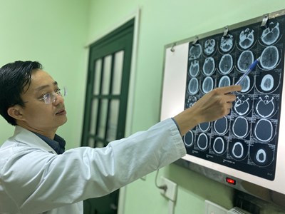 Người đàn ông bị mất bàn tay vì nổ bình ga mini khi đang nấu ăn