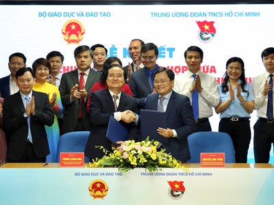 Nâng cao vai trò, trách nhiệm trong công tác giáo dục, đào tạo và bồi dưỡng thế hệ trẻ