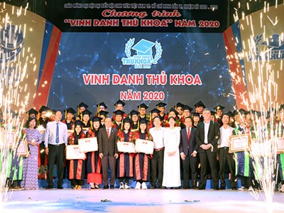 TP.HCM: Vinh danh 60 thủ khoa