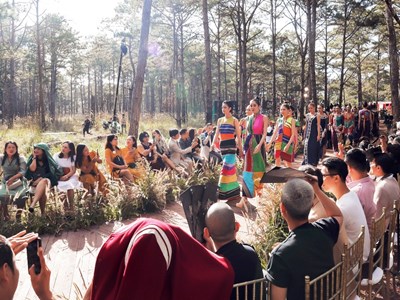 Bế mạc lễ hội Văn hóa thổ cẩm Việt Nam