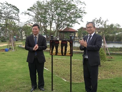 Đại sứ Nhật Bản tham quan phố cổ, trồng cây xanh tại Công viên Hội An