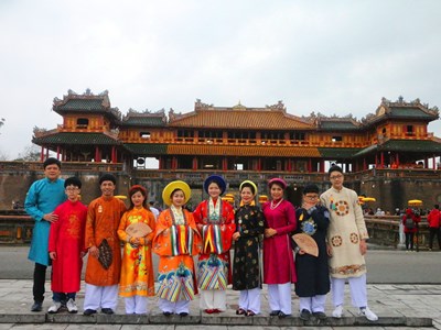 Du khách thích thú với những chương trình đặc sắc khu di sản Huế