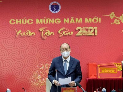 Thủ tướng: Ngành Y tế tiếp tục tiên phong chống dịch Covid-19